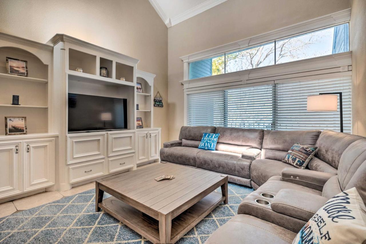 Idyllic Montgomery Condo With Pool And Lake View! Luaran gambar