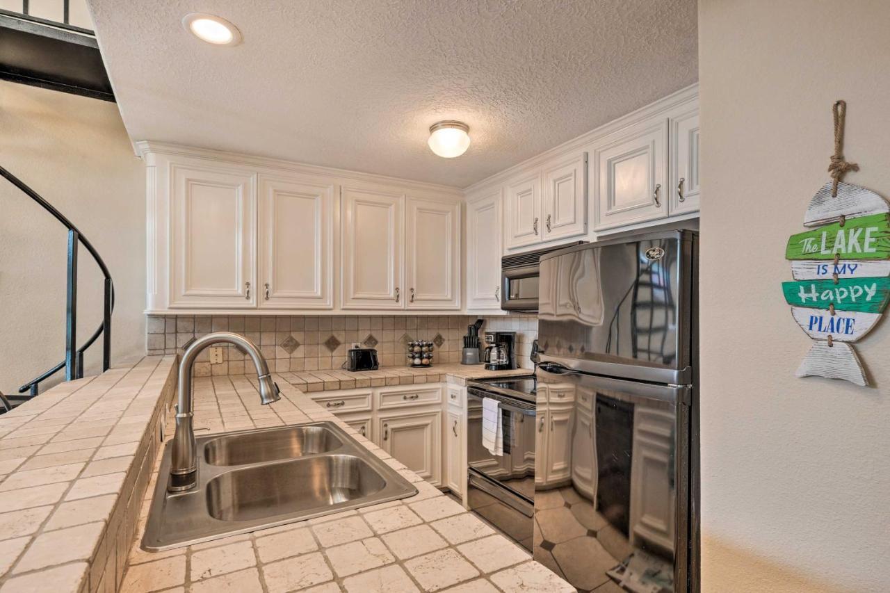 Idyllic Montgomery Condo With Pool And Lake View! Luaran gambar