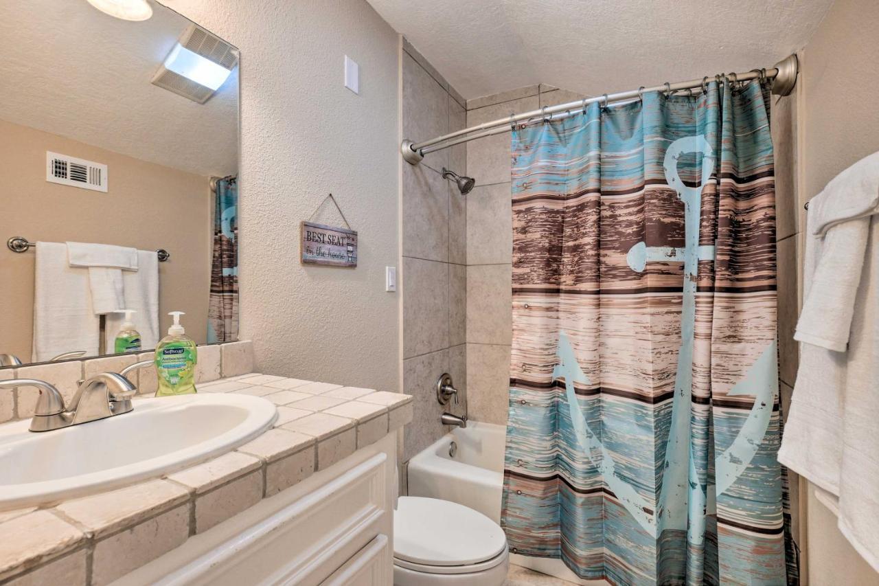Idyllic Montgomery Condo With Pool And Lake View! Luaran gambar