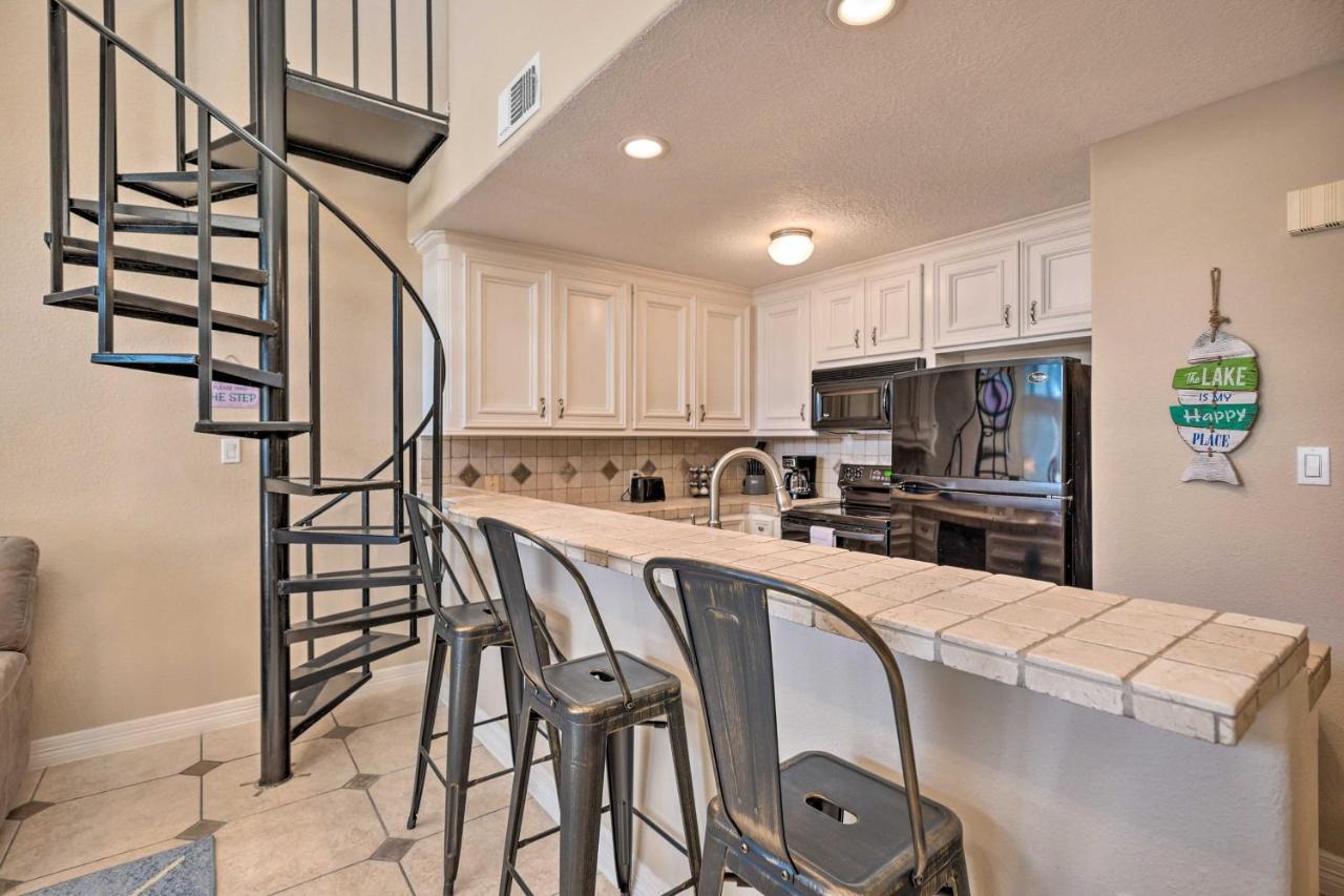 Idyllic Montgomery Condo With Pool And Lake View! Luaran gambar