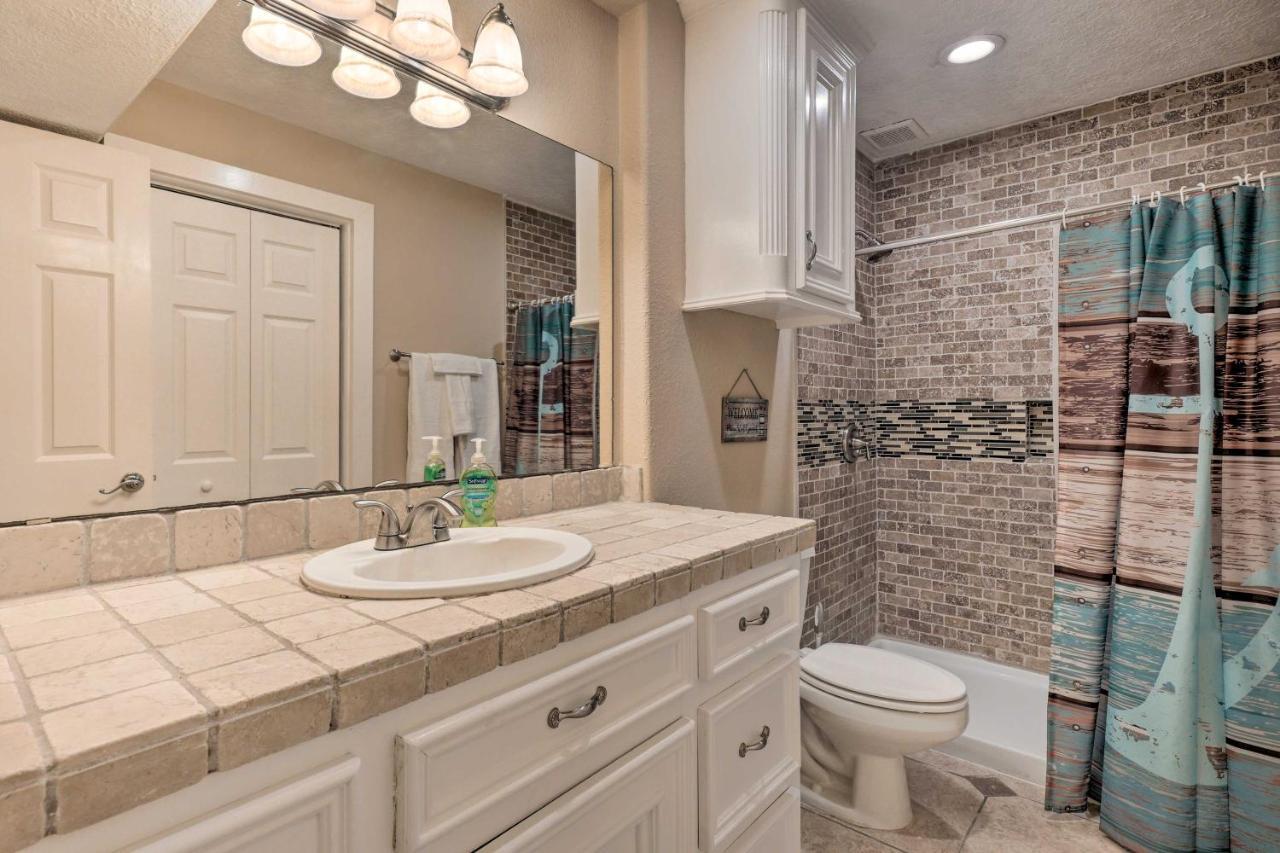 Idyllic Montgomery Condo With Pool And Lake View! Luaran gambar