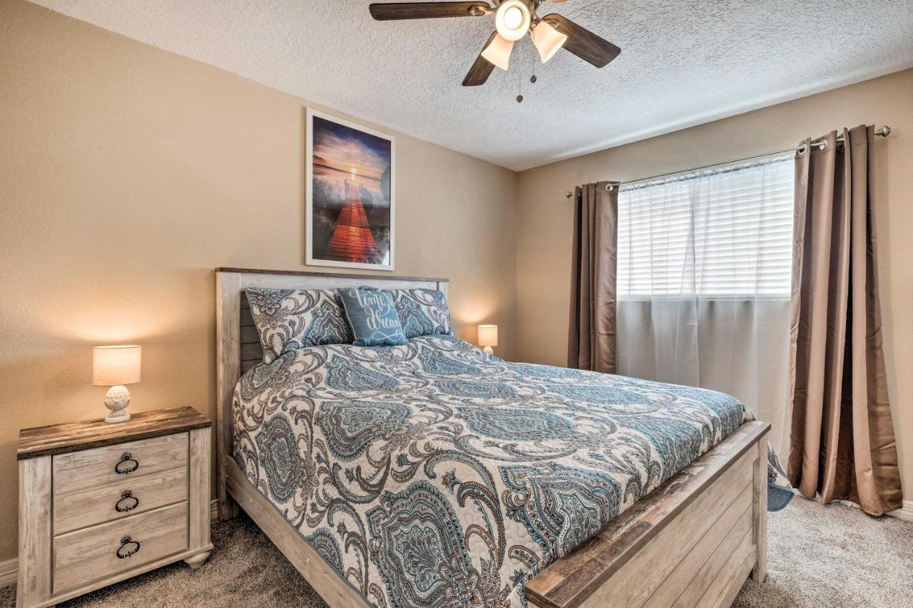 Idyllic Montgomery Condo With Pool And Lake View! Luaran gambar