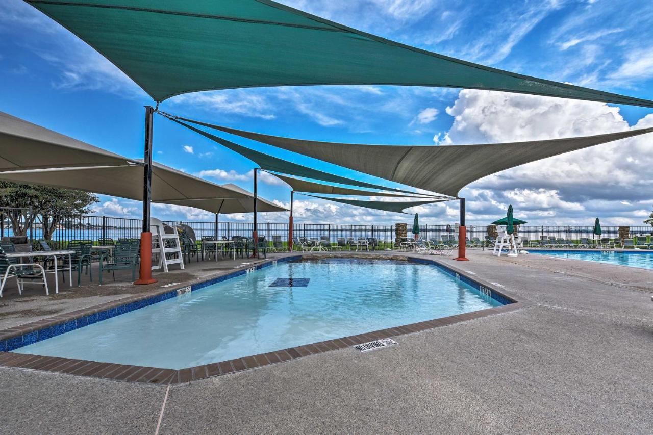 Idyllic Montgomery Condo With Pool And Lake View! Luaran gambar