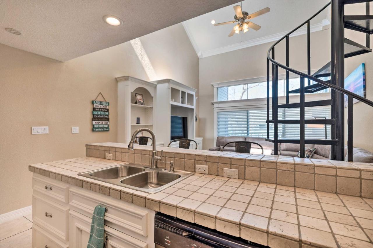 Idyllic Montgomery Condo With Pool And Lake View! Luaran gambar