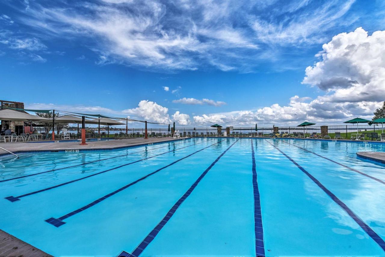 Idyllic Montgomery Condo With Pool And Lake View! Luaran gambar