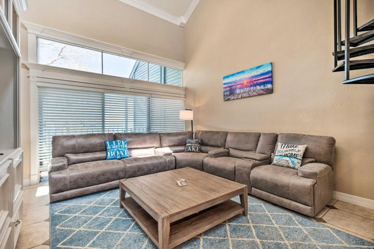 Idyllic Montgomery Condo With Pool And Lake View! Luaran gambar