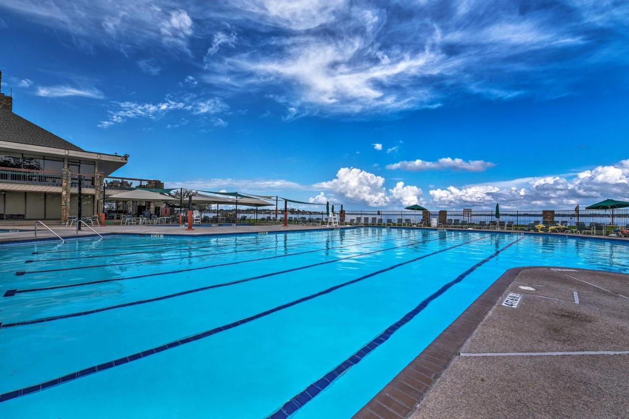 Idyllic Montgomery Condo With Pool And Lake View! Luaran gambar