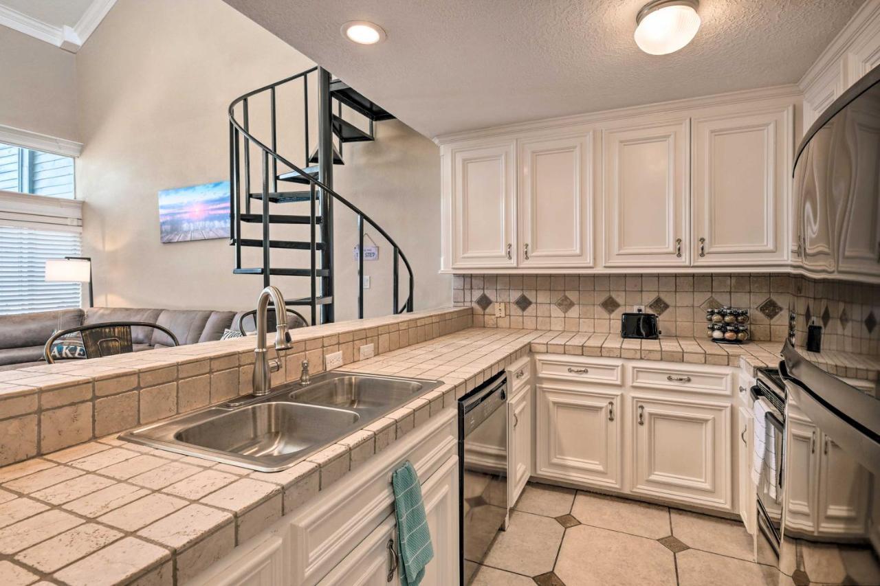 Idyllic Montgomery Condo With Pool And Lake View! Luaran gambar
